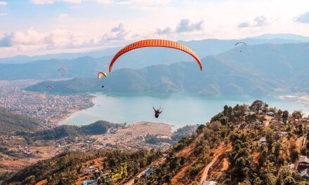 पोखरामा प्याराग्लाइडिङ उडानको शुल्क बढ्यो