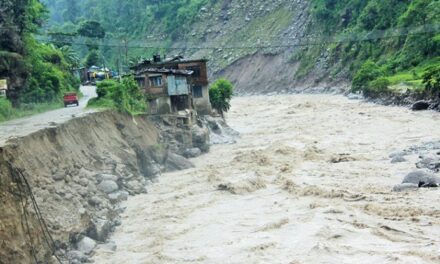 भोटेकोशीमा पानीको बहाव बढ्यो, नदी किनारमा सावधानी अपनाउन आग्रह