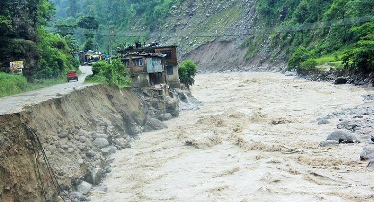 भोटेकोशीमा पानीको बहाव बढ्यो, नदी किनारमा सावधानी अपनाउन आग्रह