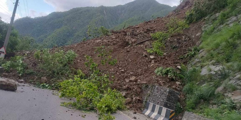 पहिरोले मुग्लिन-नारायणगढ सडक फेरि अवरुद्ध