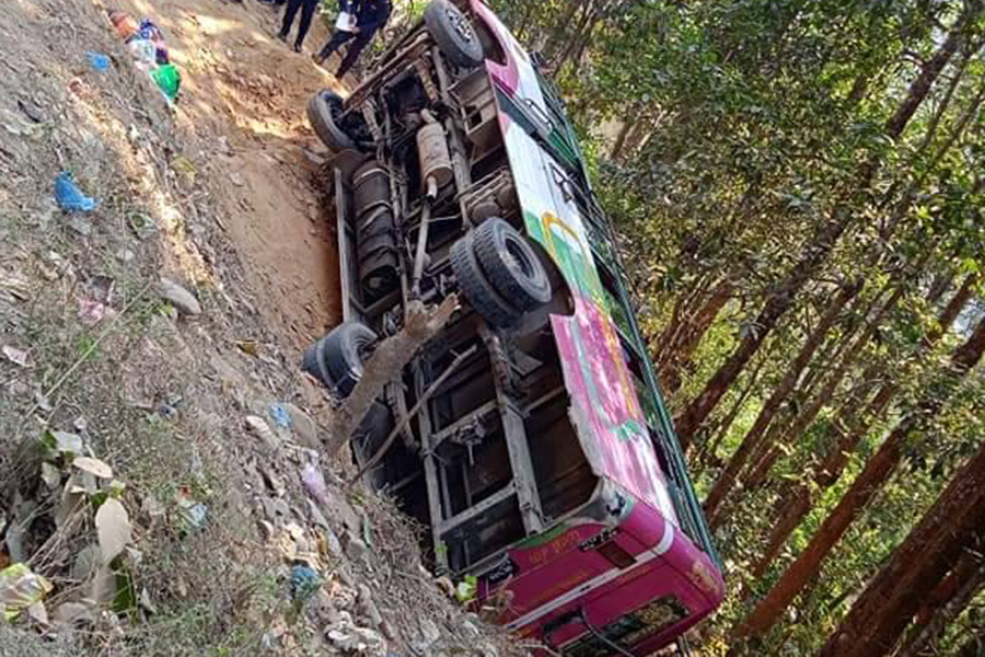 बैतडीमा बस दुर्घटना हुँदा एकको मृत्यु, ३९ घाइते