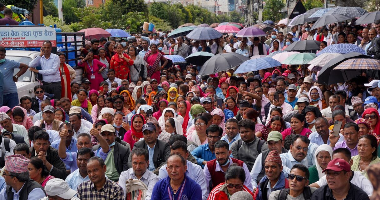 माग पूरा नभएको भन्दै राहत शिक्षकहरु आज पनि सडकमा