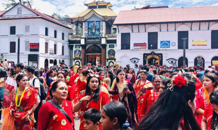 तीजको अवसरमा पशुपतिनाथ मन्दिरमा दर्शनार्थीको घुइँचो