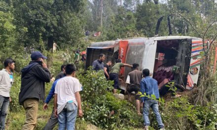 सल्यानमा बस दुर्घटना दुईजनाको मृत्यु, १७ घाइते